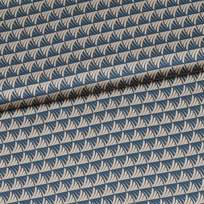 Polyester satijn ecru met blauw motief - knipmode